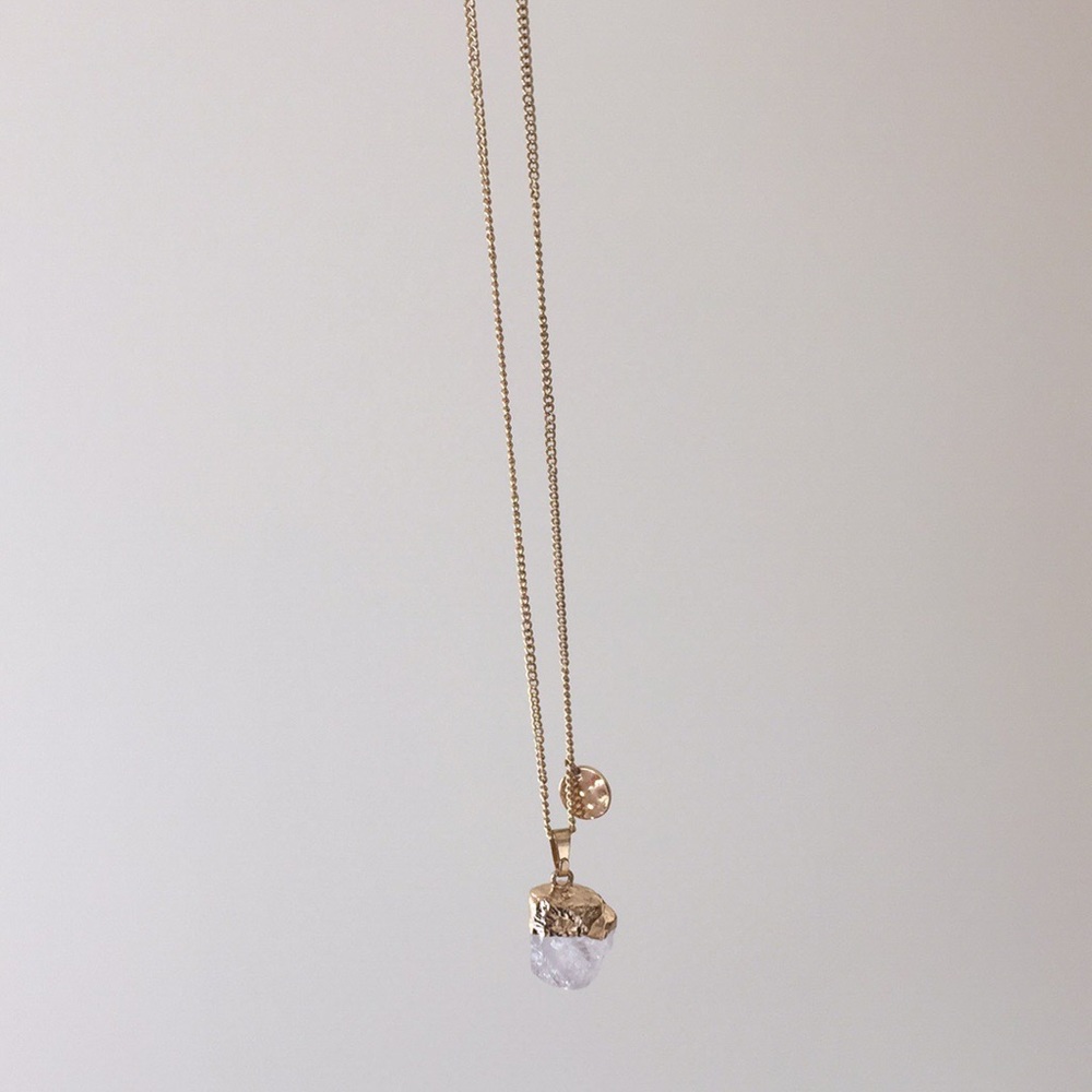 Pendant necklace with stone